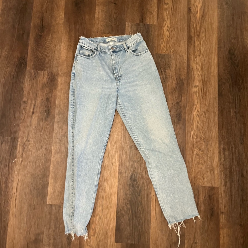 Abercrombie & Fitch “The 90’s straight ultra high rise”